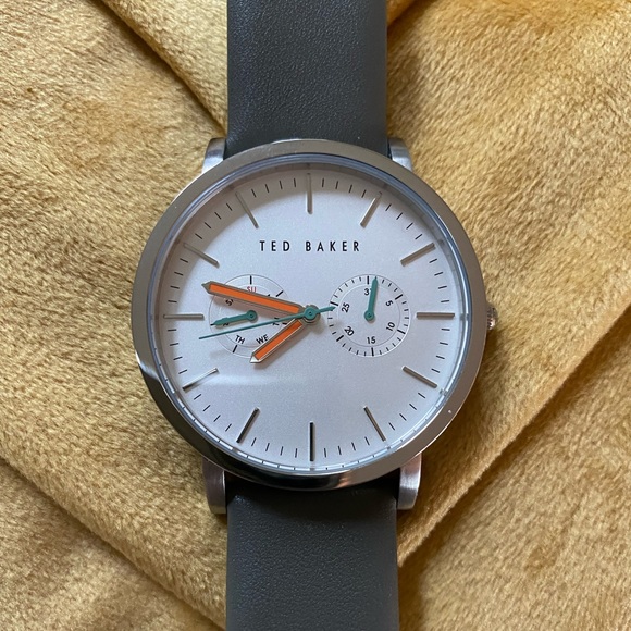 NWOT men’s Ted Baker London 10009291 watch with genuine leather grey band - Picture 3 of 8